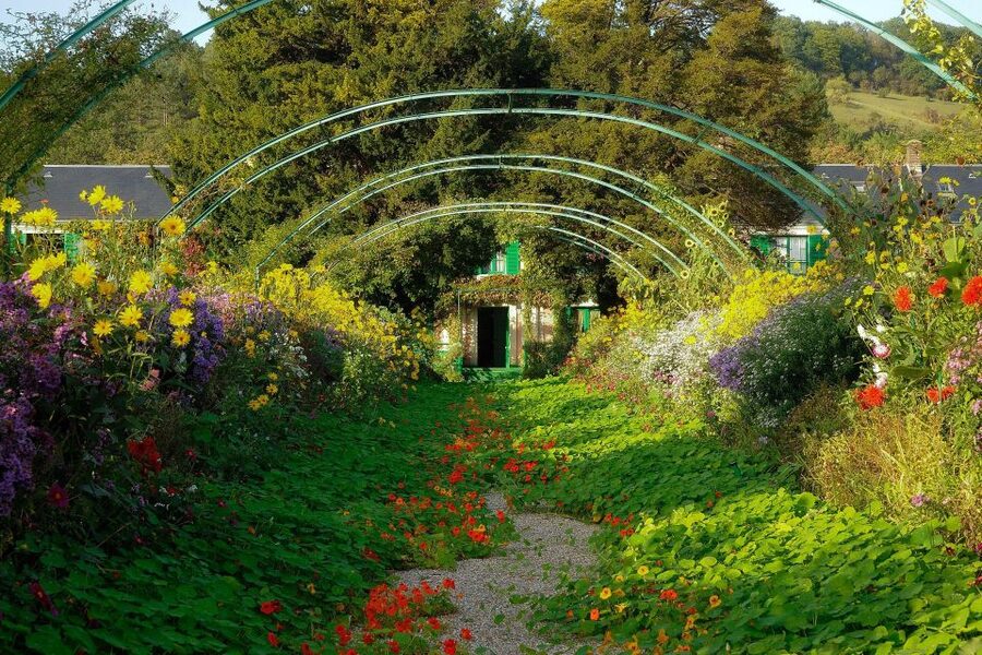 From Paris: Giverny & Monet’s House Skip-the-Line Tour - Monet’s house and former studio