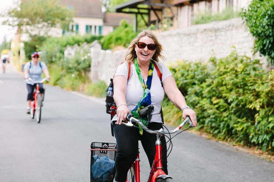 From Paris: Monet Garden & Giverny Bike Tour and Picnic Stop - A riverside picnic with your own Normandy menu
