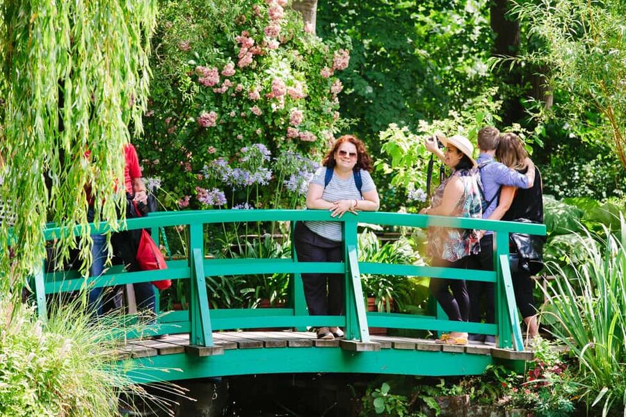 From Paris: Monet Garden & Giverny Bike Tour and Picnic Stop - Guides make a large difference