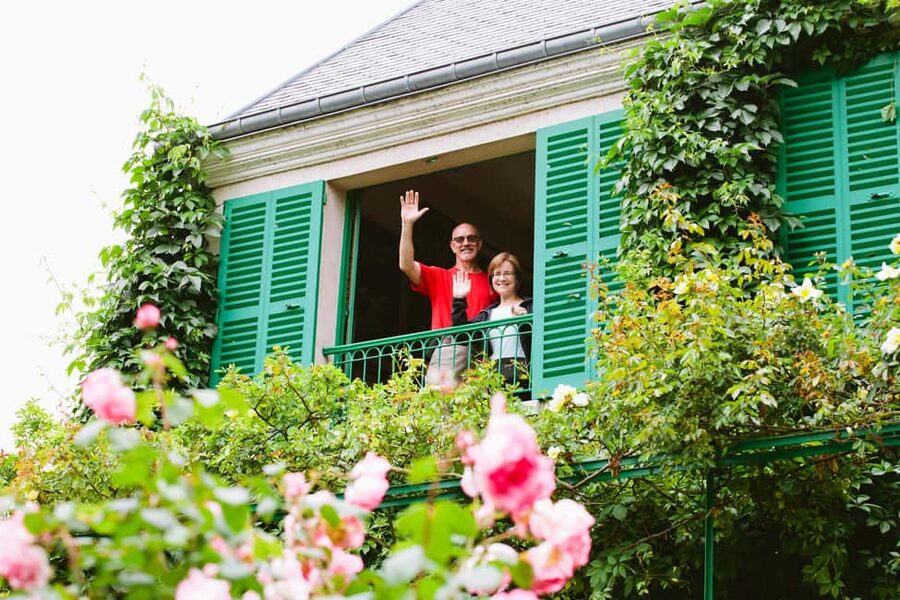 From Paris: Monet Garden & Giverny Bike Tour and Picnic Stop - Vernon market gives the day a local start