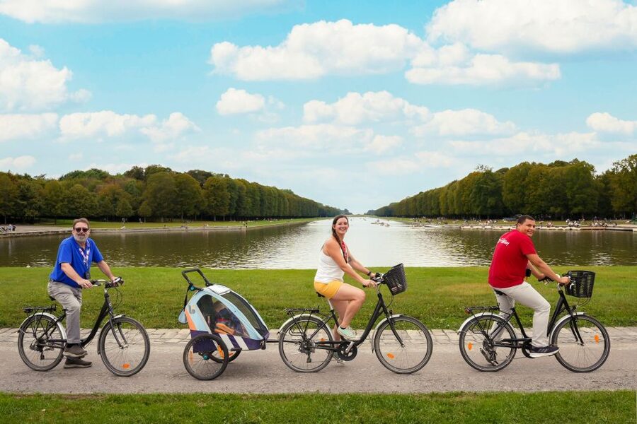 From Paris: Versailles Bike Tour with Gardens & Palace Entry - Why cycling Versailles works so well