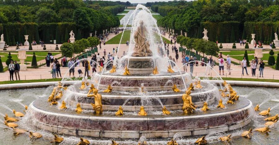 From Paris: Versailles Palace and Gardens Guided Day Trip - Why Versailles works better with a guide