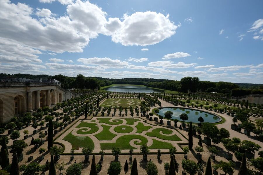 From Paris: Versailles Palace and Gardens Guided Day Trip - Free time at Trianon, Petit Trianon, and the Queen’s Hamlet