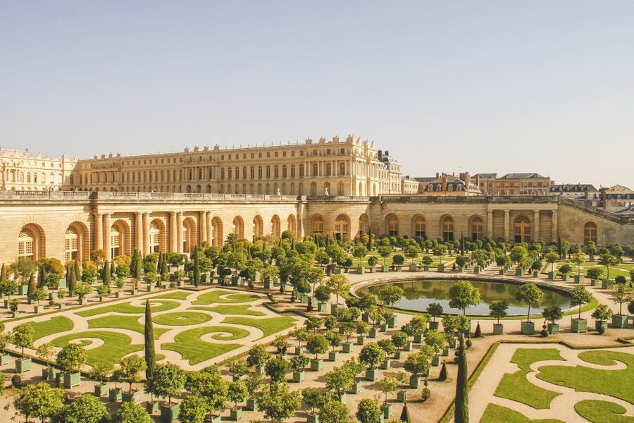 From Paris: Versailles Palace Self Guided & Gardens tickets - How the guides and audio format work together