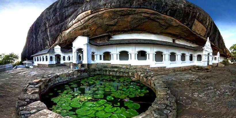 From Sigiriya: Kandy Transfer with Dambulla and Spice Garden - Dambulla’s painted caves and golden temple