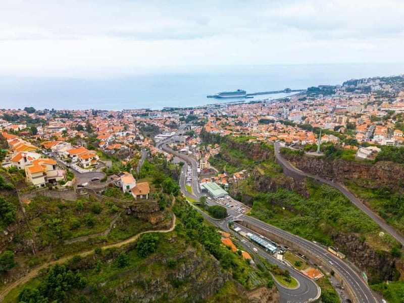 Funchal: Botanical Garden & Old Town Tour by TukTuk (1h45) - The one-hour visit to Madeira Botanical Garden