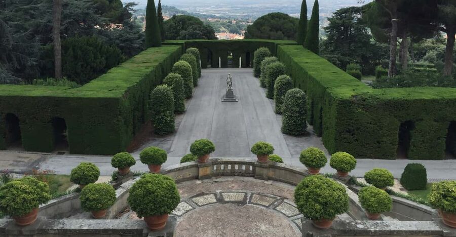 Gandolfo: Castel Gandolfo Papal Villa Gardens Minibus Tour - Entering the Pontifical Villas at Castel Gandolfo