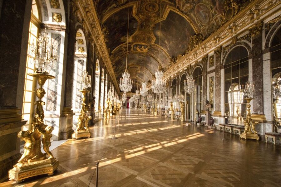 Gardens of Versailles Walking Tour & Palace Entry - Getting to the meeting point in Versailles