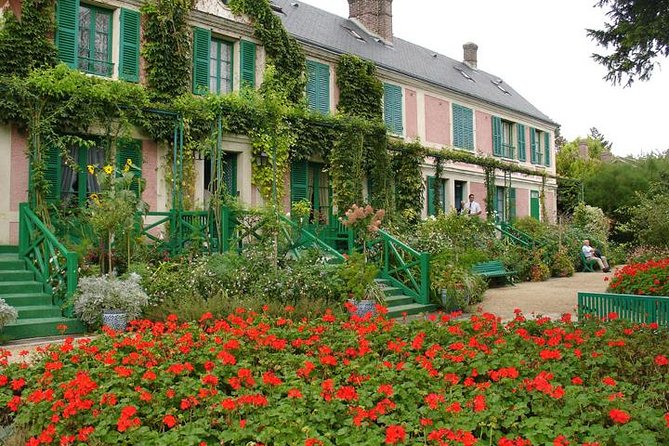 Giverny Half Day Guided Trip with Monet's House & Gardens from Paris by minivan - Leaving Paris by minivan
