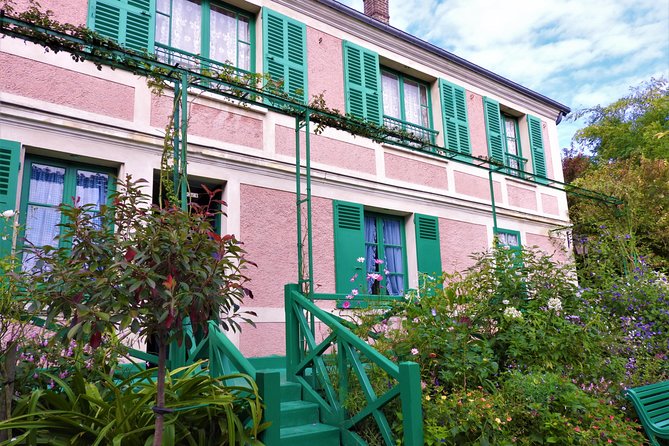 Giverny Monet House and Gardens Skip the line Walking tour - Why Giverny feels different from a museum visit
