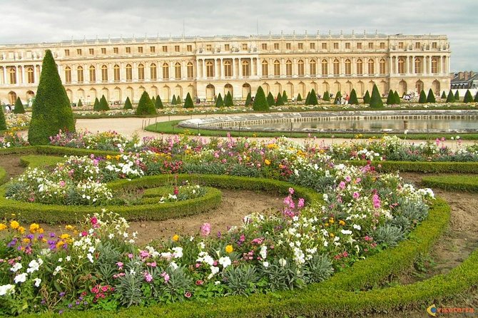 Giverny's House & Gardens plus Versailles Palace Day Trip with Lunch from Paris - Versailles gardens and the Musical Fountain Show