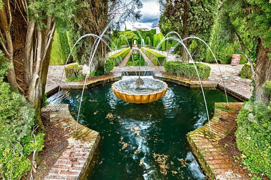 Granada: 3-Hour Alhambra and Generalife Gardens Guided Tour - Finishing at the Generalife Gardens