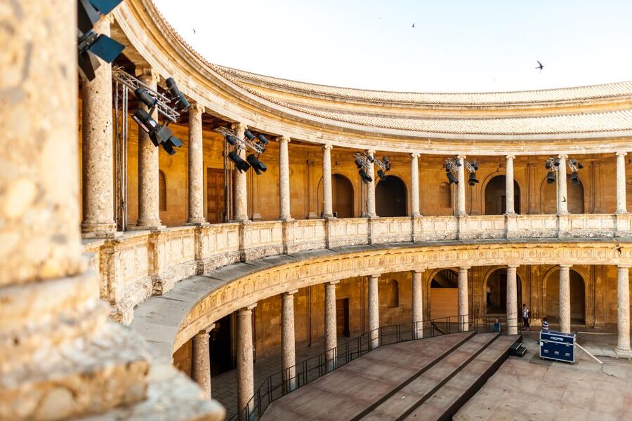 Granada: Alhambra and Generalife Garden Ticket & Guided Tour - English and Spanish at the Same Time