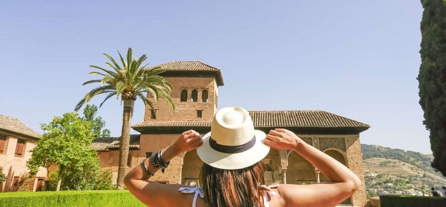 Granada Alhambra and Generalife Gardens Experience Tour - Palace of Charles V: A Renaissance Surprise