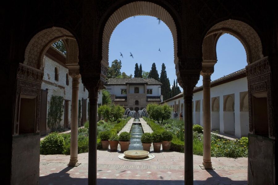 Granada Alhambra and Generalife Gardens Experience Tour - The Nasrid Palace Warning You Should Not Miss