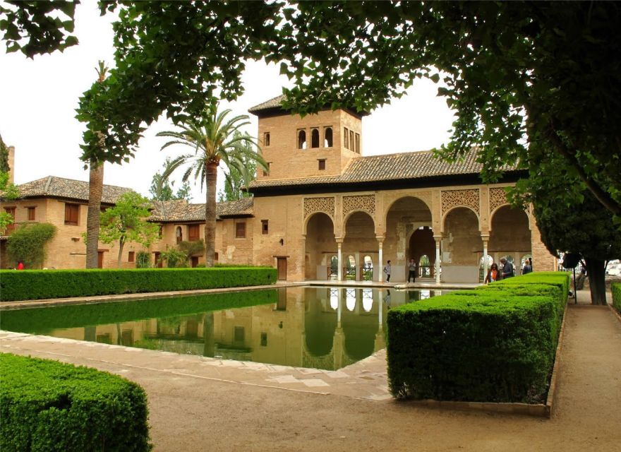 Granada: Alhambra and Generalife Gardens Guided Tour - Key points to know before you book