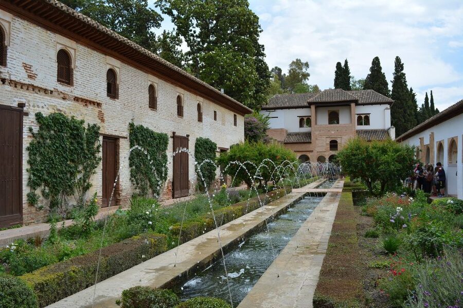 Granada: Alhambra and Generalife Gardens Guided Tour - What this $44 Alhambra tour really gives you