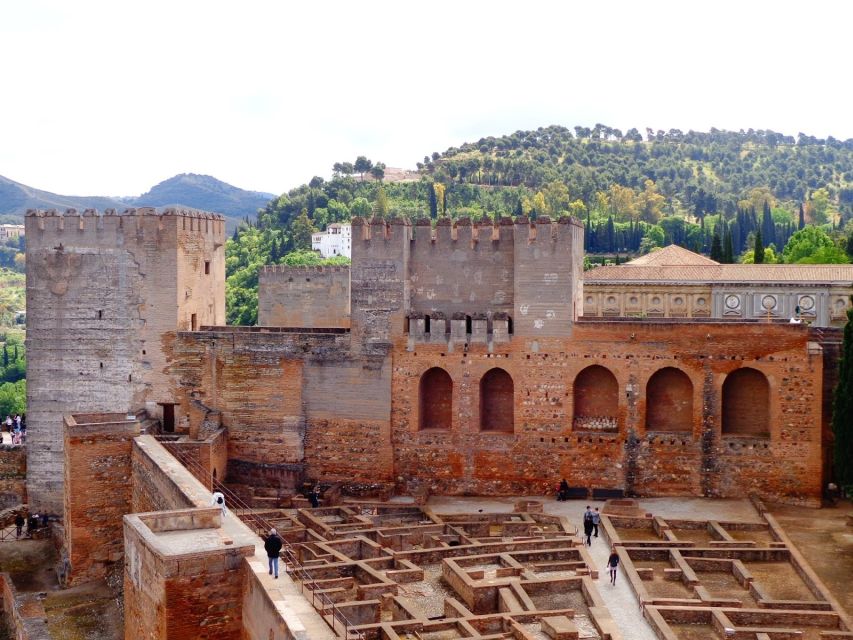 Granada: Alhambra and Generalife Gardens Guided Tour - The Alcazaba and its defensive walls