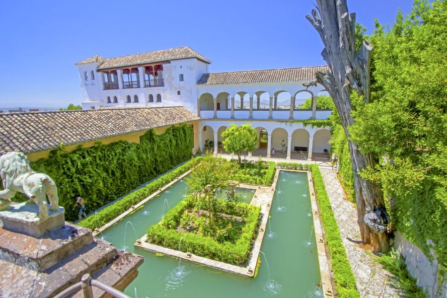 Granada: Alhambra Gardens, Generalife & Alcazaba Guided Tour - Practical advice for a smoother visit