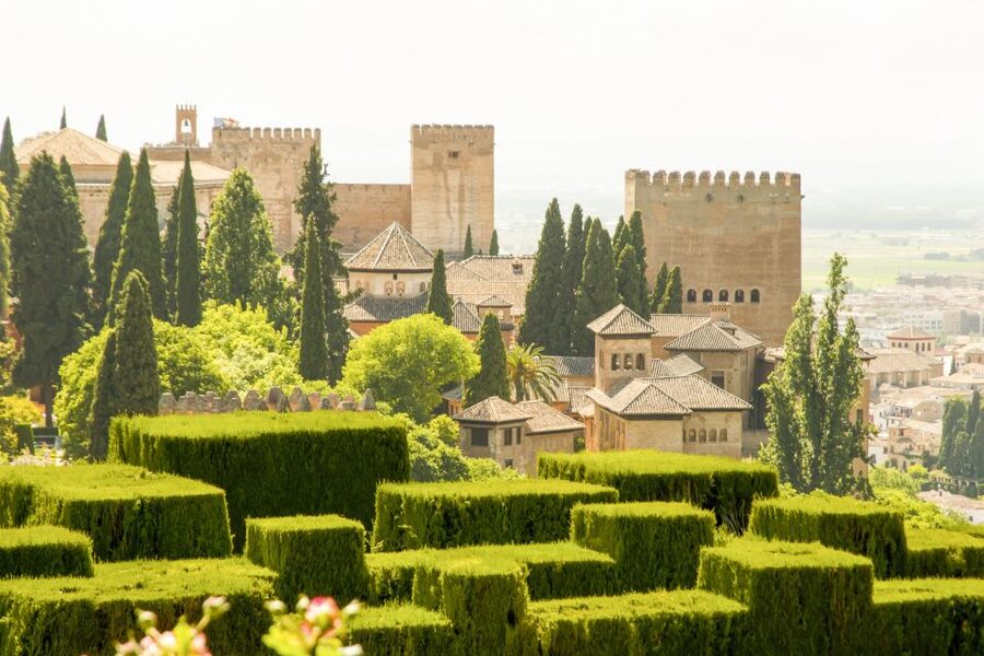 Granada: Alhambra Gardens, Generalife & Alcazaba Guided Tour - Generalife Gardens: fountains, flowers, and royal leisure
