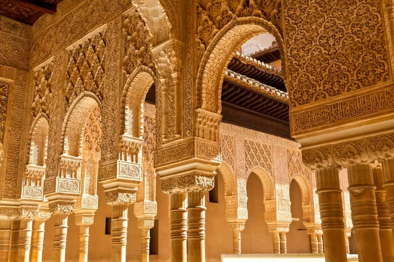 Granada: Alhambra & Gardens Tour w/Nasrid Palaces Option - Choose carefully: full Alhambra access or surroundings only