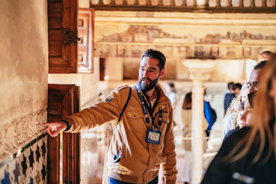 Granada: Alhambra Guided Tour with Nasrid Palaces & Gardens - Practical preparation for the Alhambra