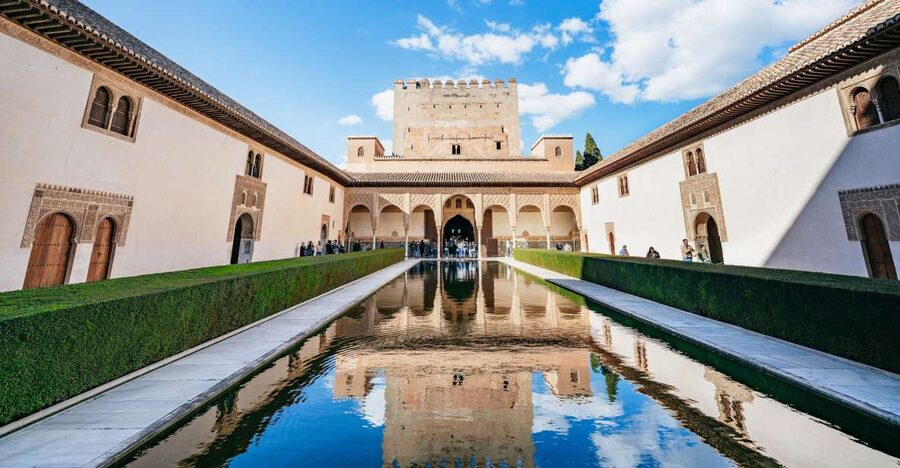 Granada: Alhambra Guided Tour with Nasrid Palaces & Gardens - The Nasrid Palaces and their fine details