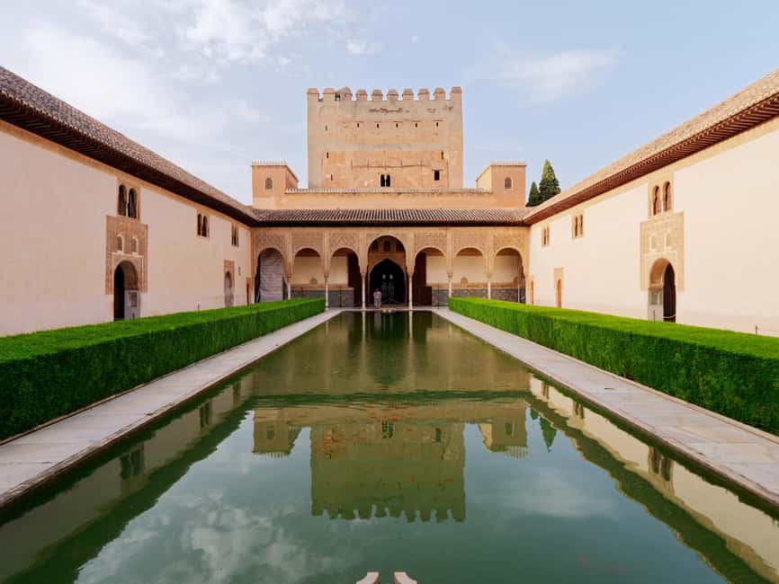 Granada: Alhambra, Nasrid Palaces & Gardens guided Tour - Palace of Charles V and the changing Alhambra