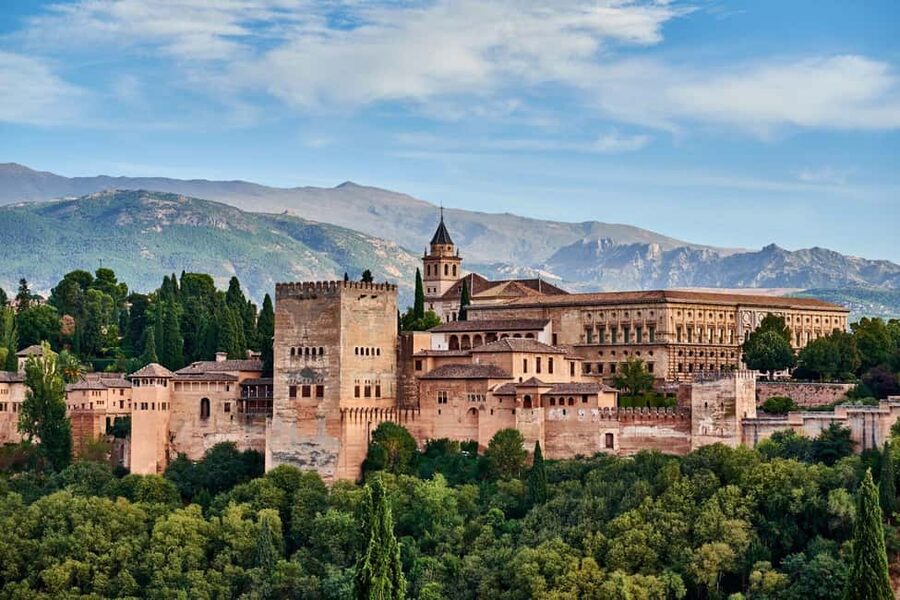 Granada: Alhambra, Nasrid Palaces & Gardens guided Tour - Generalife Gardens, the royal summer retreat