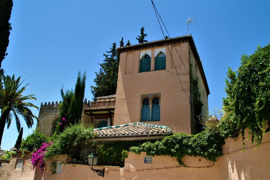 Granada: Gardens of Carmenes Guided Tour - Finishing at Mirador San Nicolás