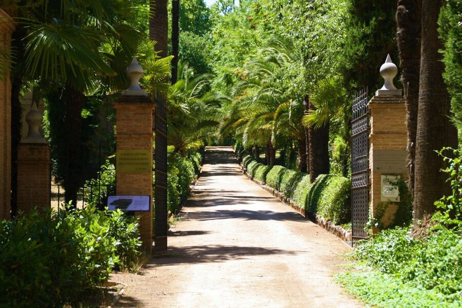 Granada: Gardens of Carmenes Guided Tour - What the $29 price really covers