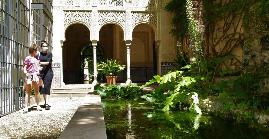 Granada: Gardens of Carmenes Guided Tour - Meeting near the Hotel Washington Irving