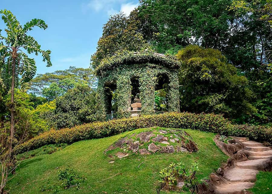 Green Rio: Guided Tour of Botanical Garden and Lage Park - Entering Parque Lage beneath Corcovado