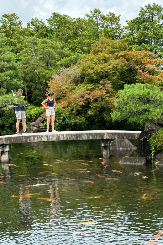 Himeji: Himeji Castle & Kokoen Garden 3.5-Hour Guided Tour - Kokoen Garden slows the pace
