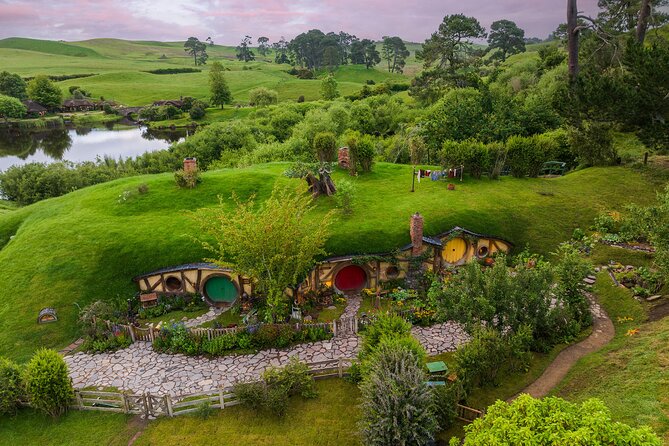 Hobbiton Movie Set and Hamilton Gardens Small Group-from Auckland - Who will enjoy this most
