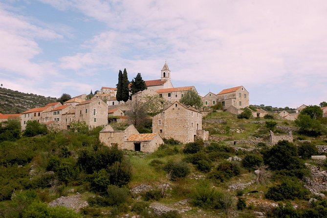 Hvar Lavender Tour - Walking toward Milna and returning to Hvar