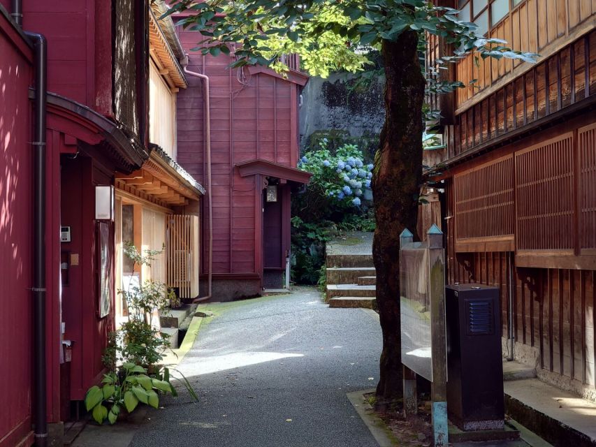 Kanazawa: Samurai, Matcha, Gardens and Geisha Full-Day Tour - Inside Shima, a preserved geisha house