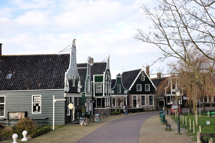 Keukenhof: Private Tulip & Windmill tour with cheese tasting - Two hours among seven million flowers at Keukenhof