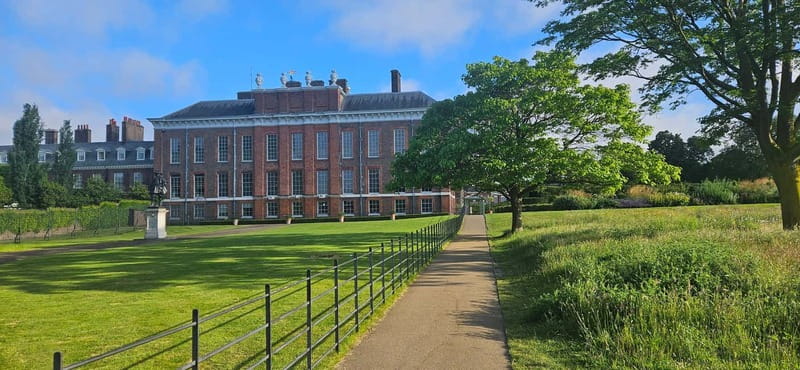 London: VIP Kensington Palace Gardens Tour & Royal High Tea - Afternoon tea at the Orangery