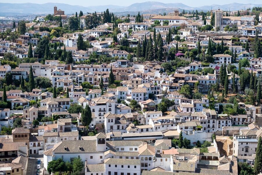 Malaga: Granada Day Trip with Alhambra, Palaces and Gardens - Why the Alhambra makes this day trip worthwhile