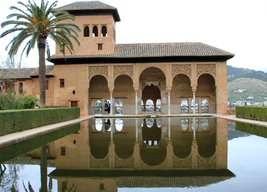 Malaga: Granada Day Trip with Alhambra, Palaces and Gardens - What the eight-hour schedule really means