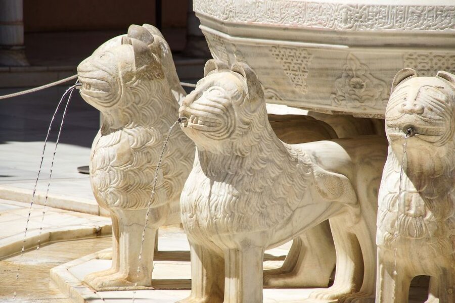 Malaga: Granada Day Trip with Alhambra, Palaces and Gardens - Who will enjoy this format most?