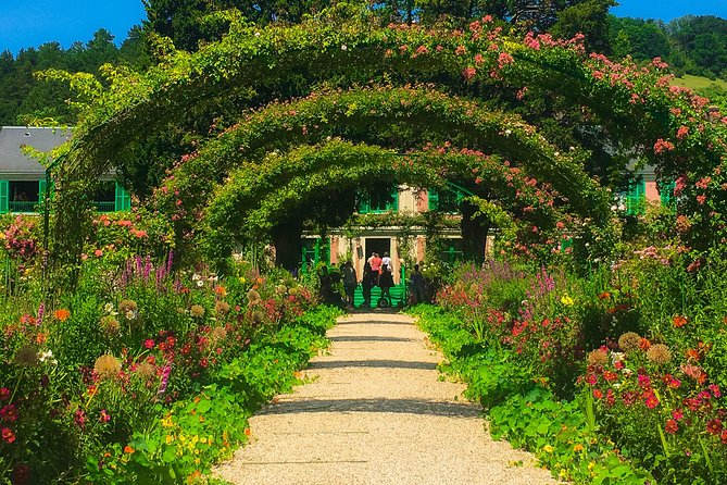 Monet's Gardens & House-Private Giverny Tour From Paris - The drive from Paris in a private vehicle
