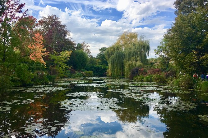 Monet's Gardens & House-Private Giverny Tour From Paris - What the art historian guide adds