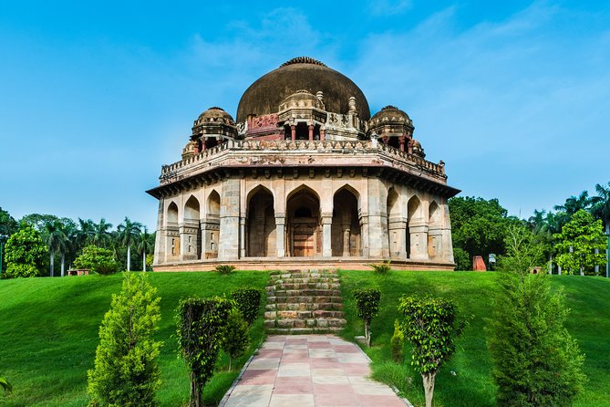 Mughal Heritage Tour Including Lodhi Garden, Humayun Tomb and Akshardham Temple - Lodhi Garden: Delhi’s calm pause