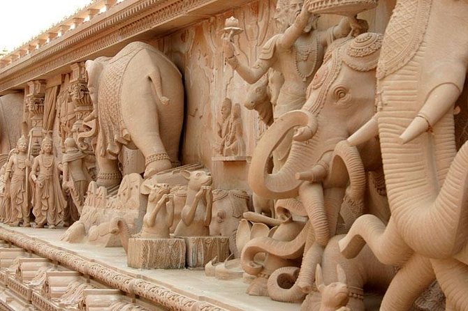 Mughal Heritage Tour Including Lodhi Garden, Humayun Tomb and Akshardham Temple - Akshardham: a striking modern finish