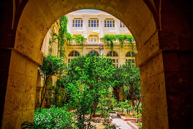 Mysterium Fidei Monastery & Secret Garden in Valletta - A small chapel and other details