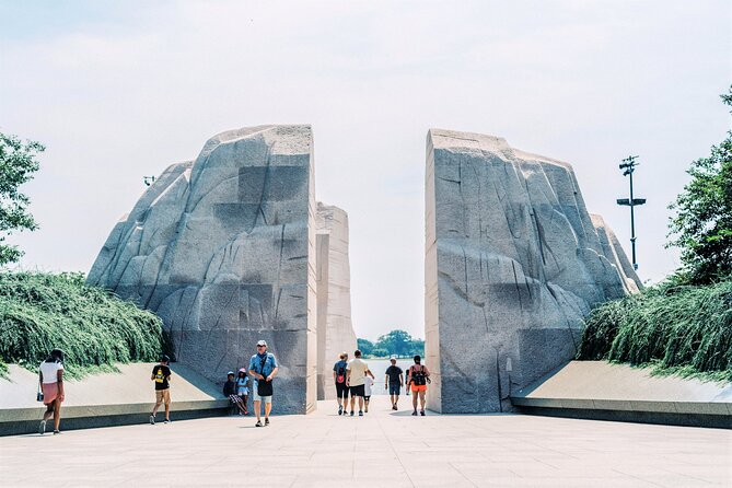 National Mall & Cherry Blossoms Tour with Optional Museum Tickets - FDR and Martin Luther King Jr.: memorials built for reflection