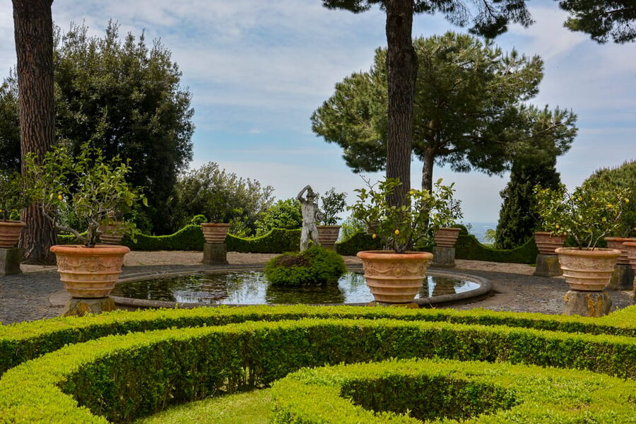 Papal Palace and Secret Garden Ticket and Audio Guide - How this compares with a crowded Rome attraction