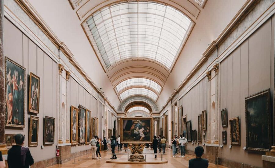 Paris: Louvre Museum Entry Ticket and Garden Walking Tour - Guide quality and the personal touch